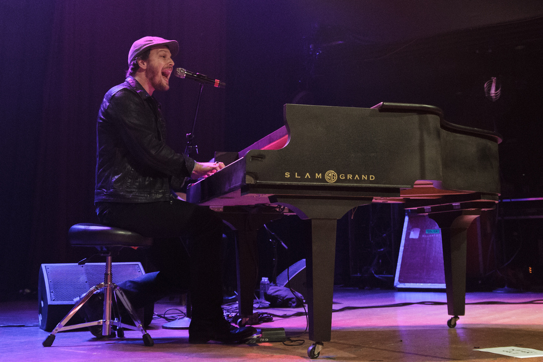 94.1 Acoustic Christmas